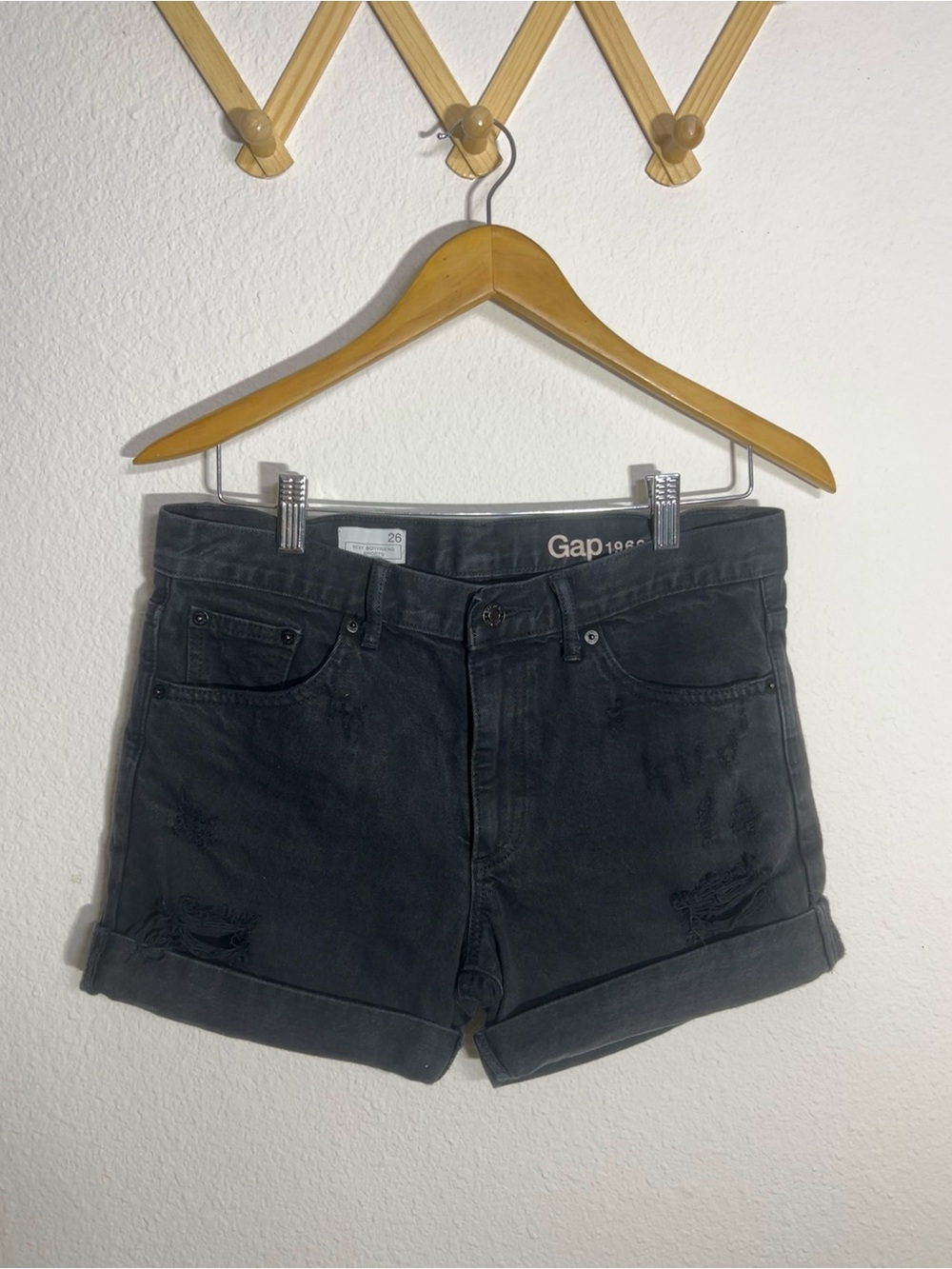 GAP • mid rise black denim sexy boyfriend shorts with light distressing